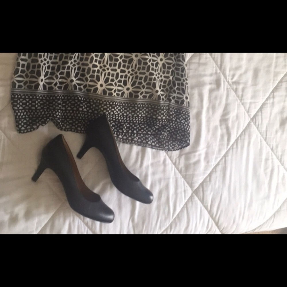 Clarks Round-toe Pump